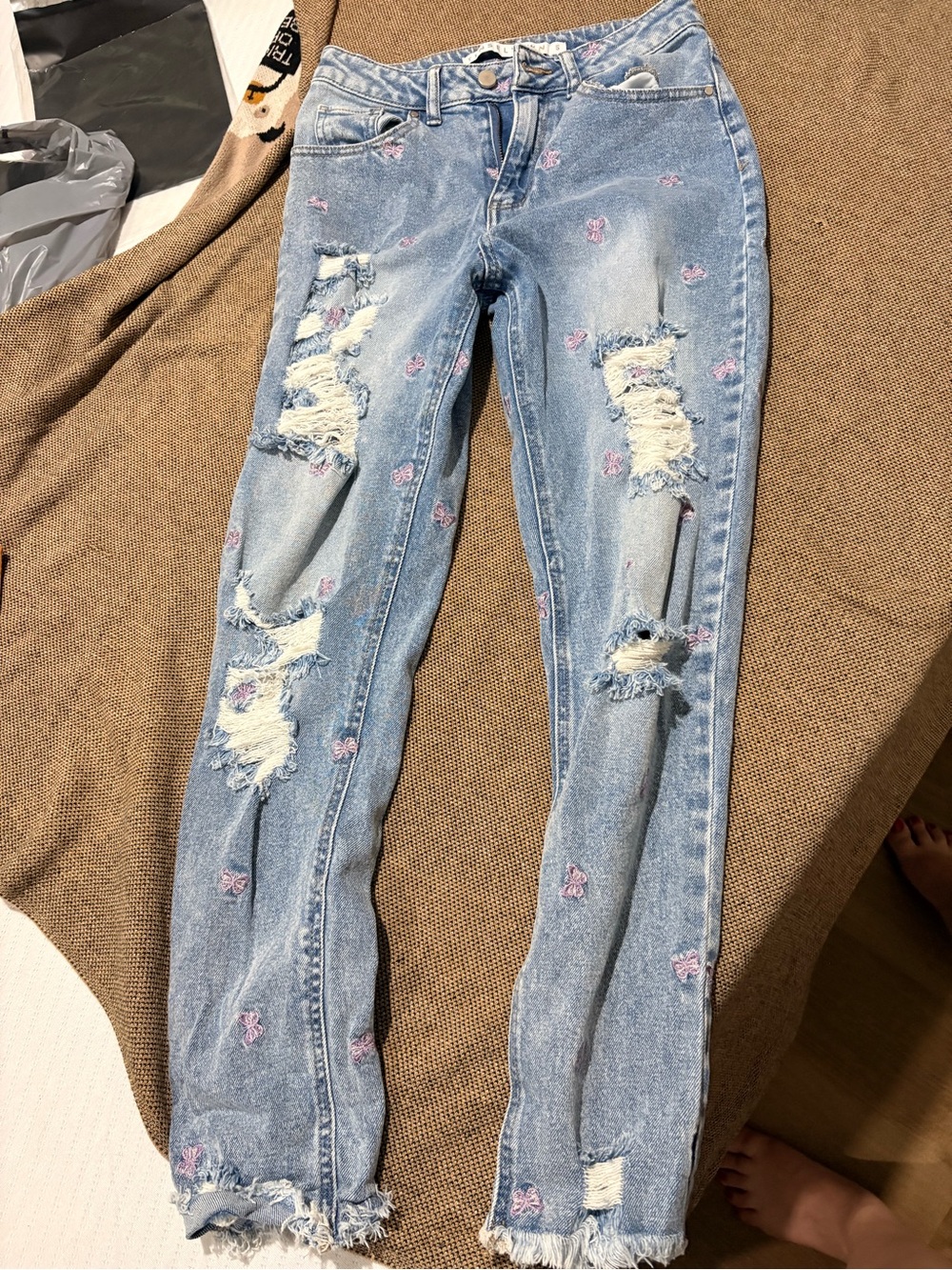 Tinseltown Light Blue Distressed Straight-Leg Jeans with Pink Embroidery